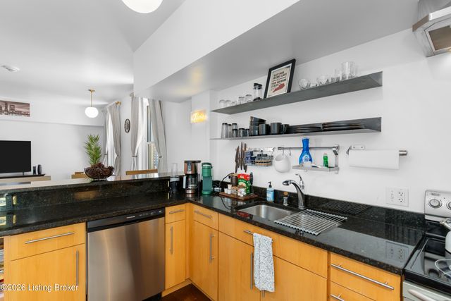 604 S 3rd St 806, Louisville, KY 40202
