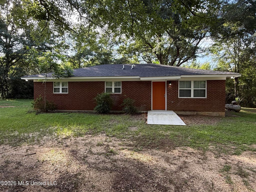 47 Lee Road, Sumrall, MS 39482