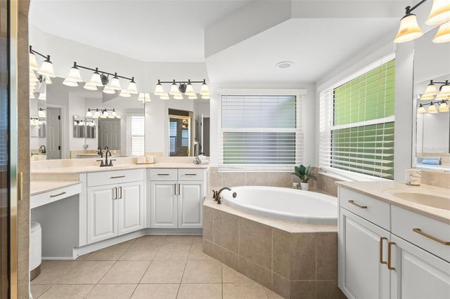 7627 DESERT INN WAY, Bradenton, FL 34202