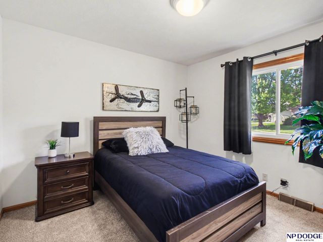 13947 Arbor Circle, Omaha, NE 68144