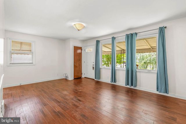 9231 ACADEMY RD, Philadelphia, PA 19114