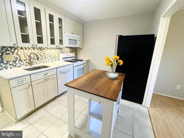 1645 PARKCREST CIR #7D/200, Reston, VA 20190