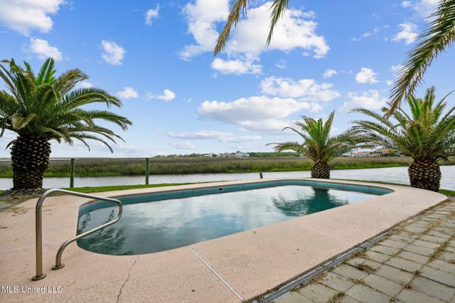 141 Janelle Drive, Bay Saint Louis, MS 39520