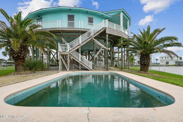 141 Janelle Drive, Bay Saint Louis, MS 39520