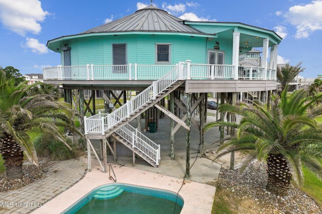 141 Janelle Drive, Bay Saint Louis, MS 39520