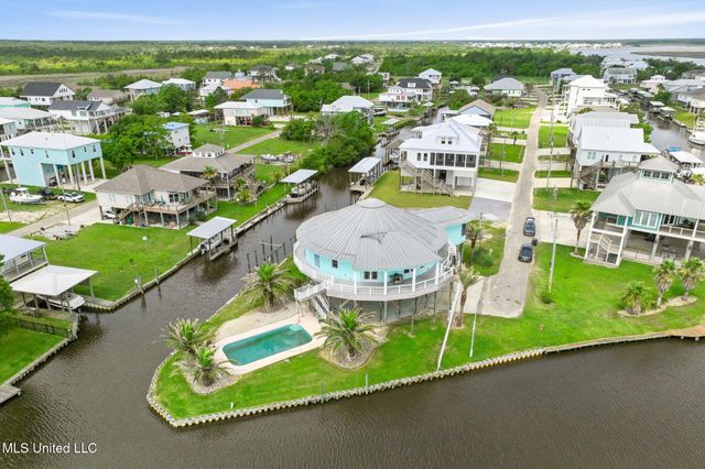 141 Janelle Drive, Bay Saint Louis, MS 39520