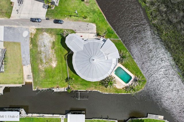 141 Janelle Drive, Bay Saint Louis, MS 39520