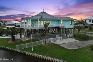 141 Janelle Drive, Bay Saint Louis, MS 39520