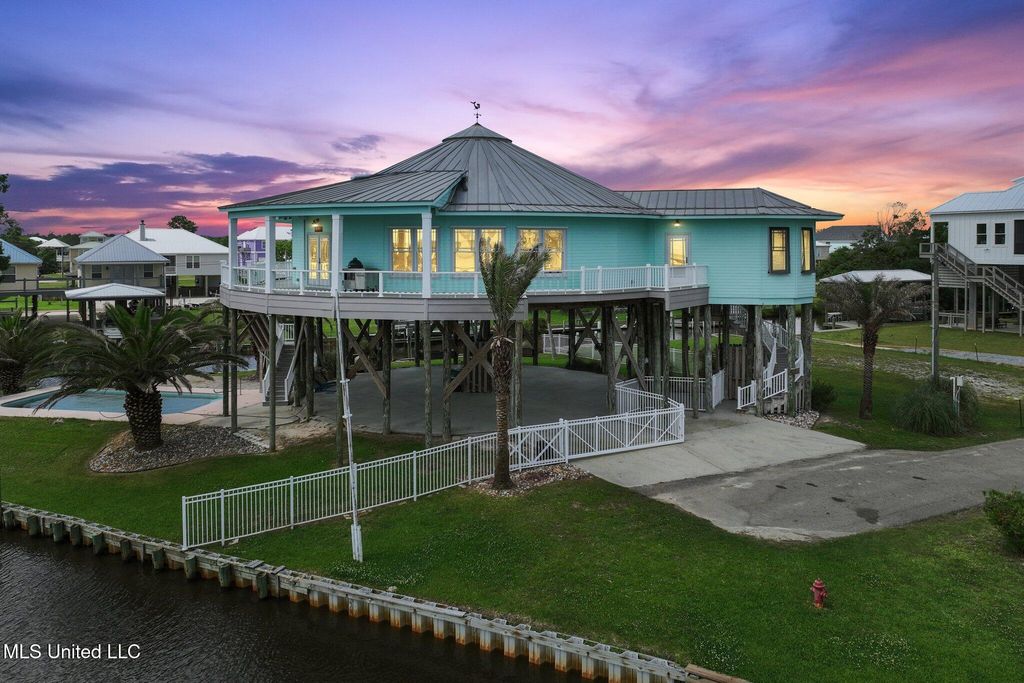 141 Janelle Drive, Bay Saint Louis, MS 39520