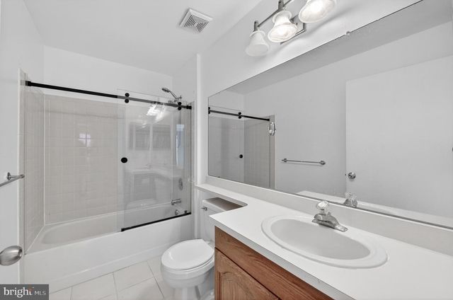 74 CHAMBORD CT, Hamilton, NJ 08619