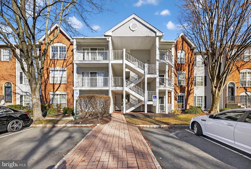 74 CHAMBORD CT, Hamilton, NJ 08619