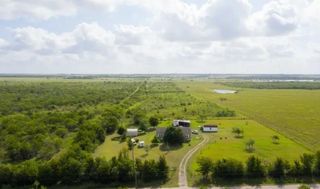 415 Holz RD, Niederwald, TX 78640