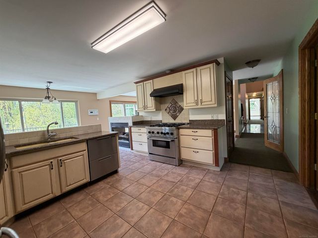 21707 Lilac Lane, Southfield, MI 48033