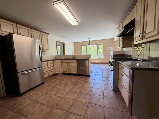 21707 Lilac Lane, Southfield, MI 48033