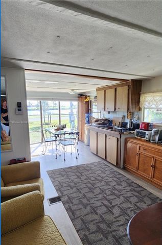 1792 Riverside Dr., Moore Haven, FL 33471