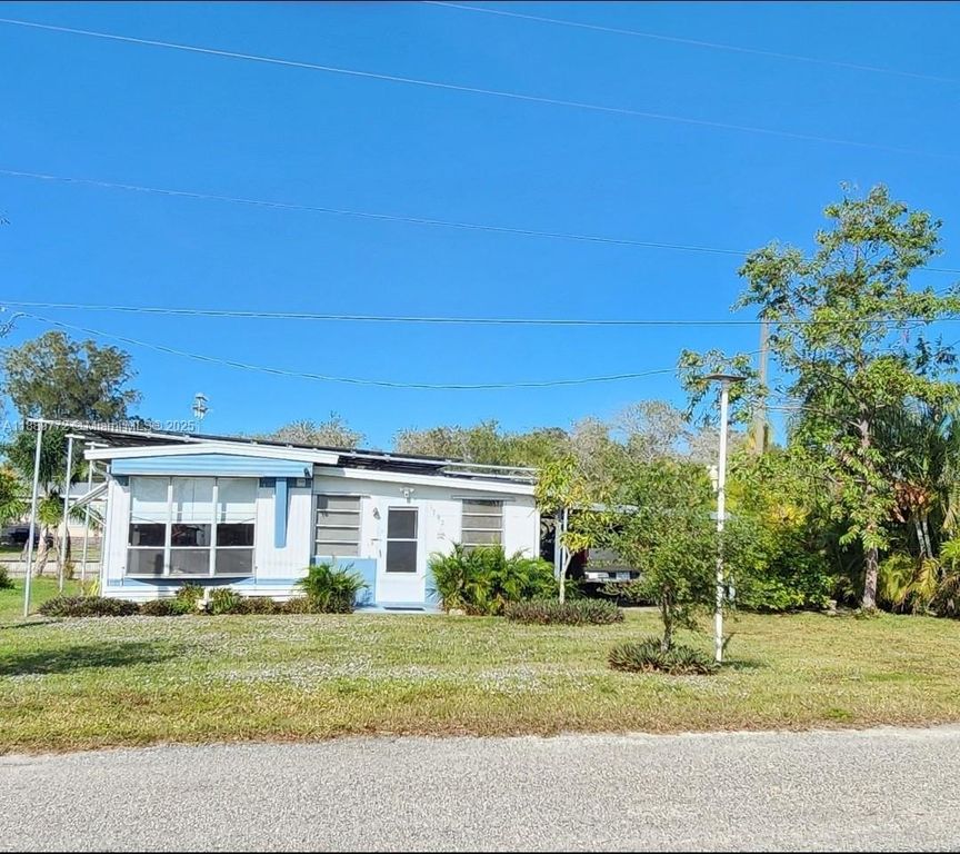 1792 Riverside Dr., Moore Haven, FL 33471