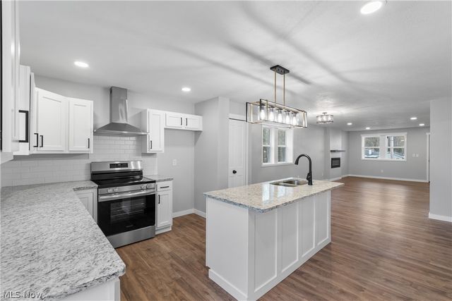 2351 Heston Drive, Lake Milton, OH 44429