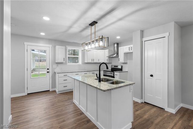 2351 Heston Drive, Lake Milton, OH 44429