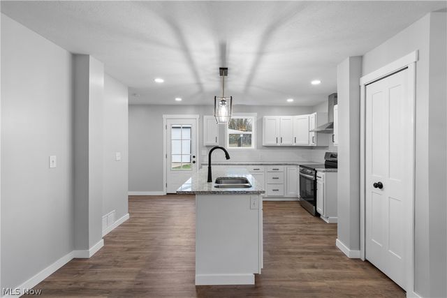 2351 Heston Drive, Lake Milton, OH 44429