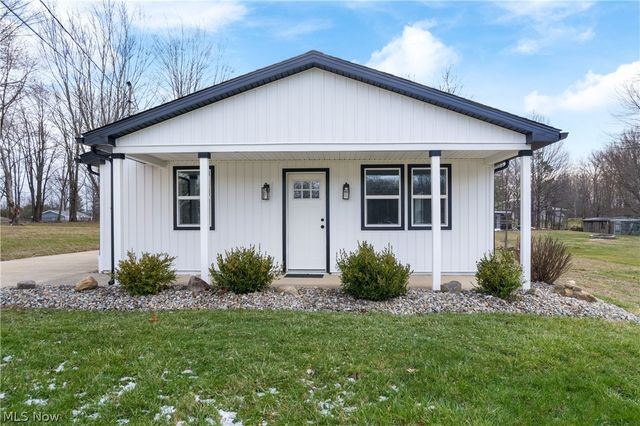 2351 Heston Drive, Lake Milton, OH 44429