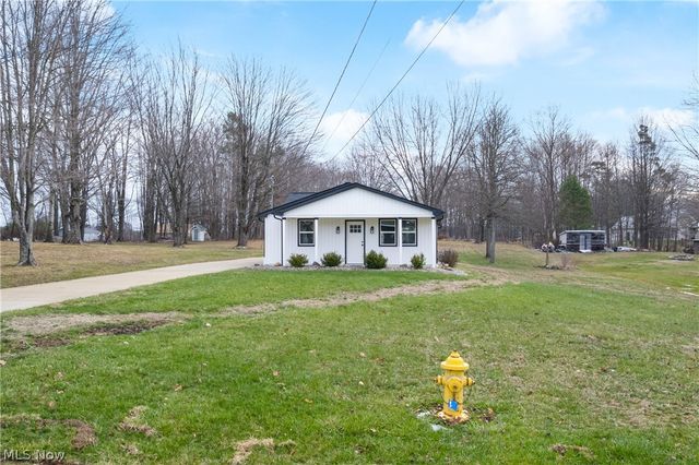 2351 Heston Drive, Lake Milton, OH 44429