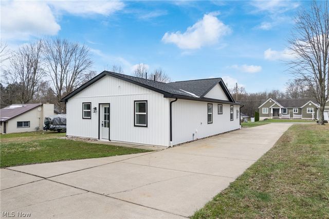 2351 Heston Drive, Lake Milton, OH 44429