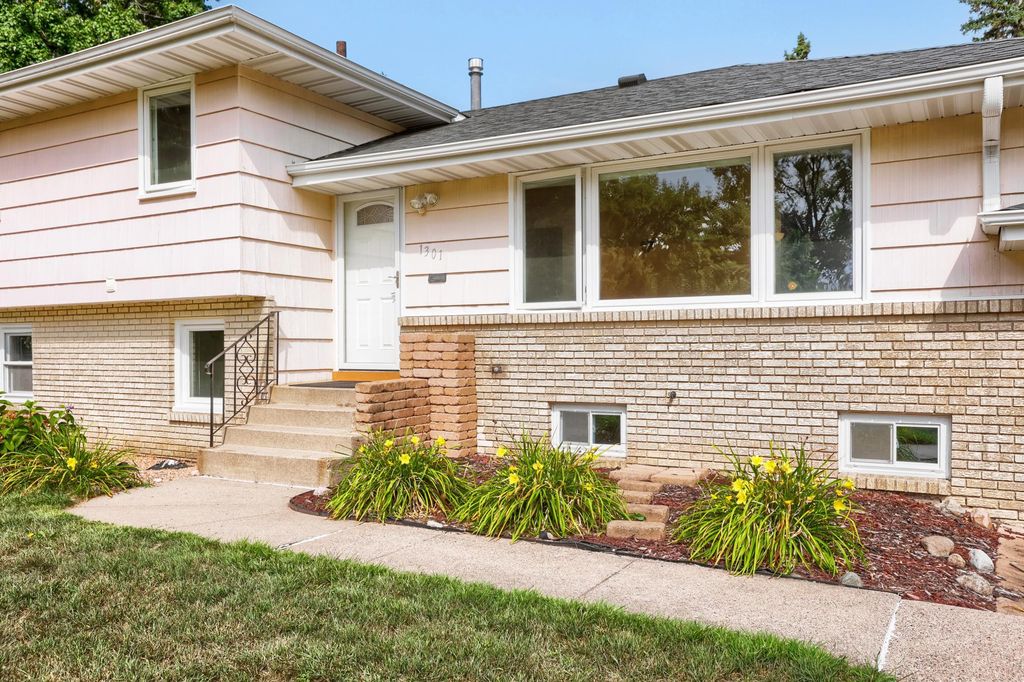 1301 Buchanan Place NE, Columbia Heights, MN 55421 — photo 2