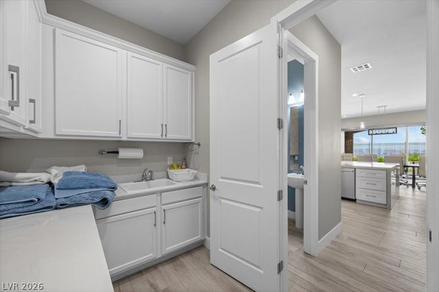 286 Besame Court, Las Vegas, NV 89138