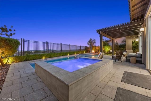 286 Besame Court, Las Vegas, NV 89138