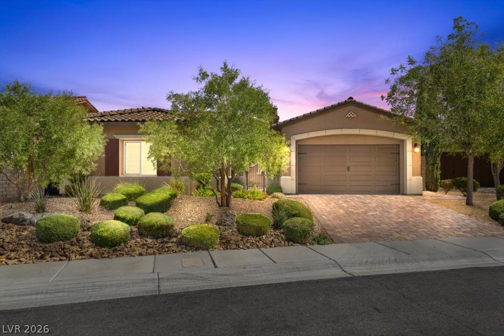 286 Besame Court, Las Vegas, NV 89138