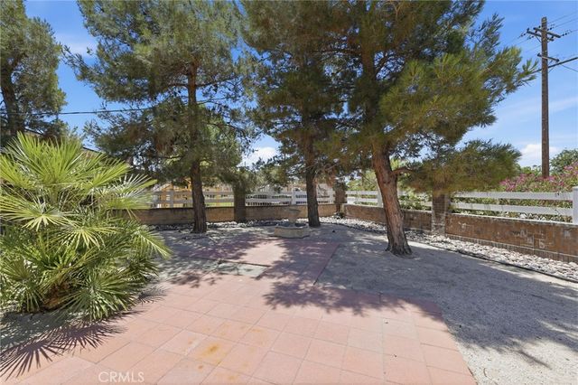 41050 13th Street W, Palmdale, CA 93551