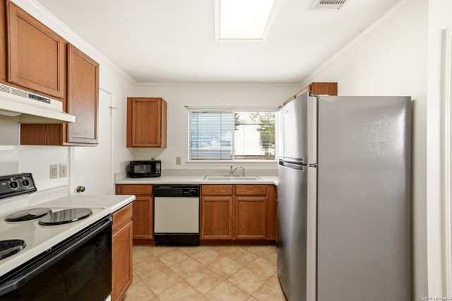 8942 KENTON CT, San Antonio, TX 78240