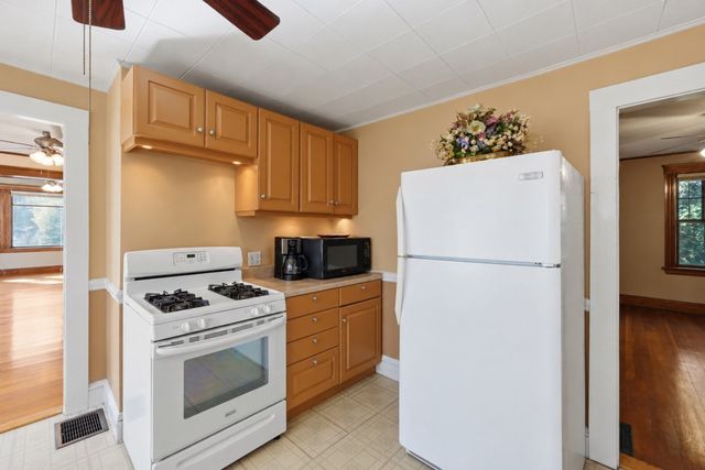 17 Sawin St, Natick, MA 01760