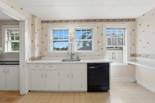 17 Sawin St, Natick, MA 01760