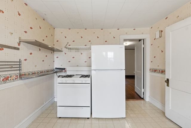 17 Sawin St, Natick, MA 01760
