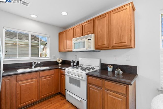 1525 Whispering Oaks Way, Pleasanton, CA 94566