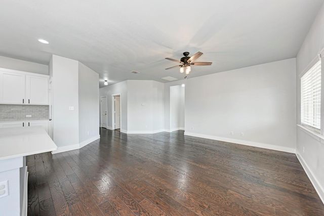 189 Tailwind DR, Kyle, TX 78640