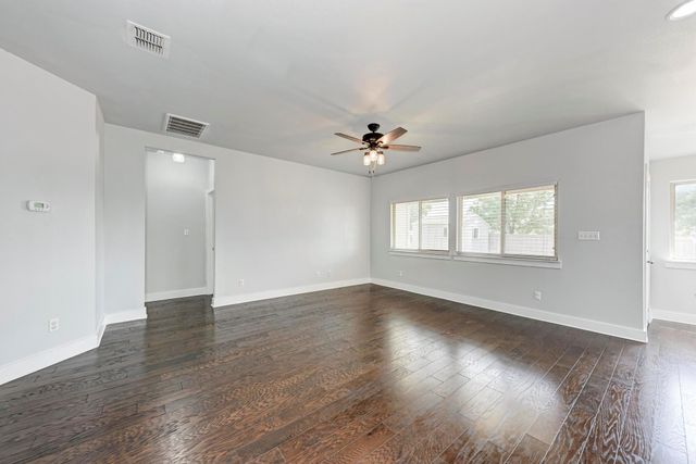 189 Tailwind DR, Kyle, TX 78640