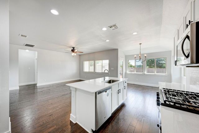 189 Tailwind DR, Kyle, TX 78640