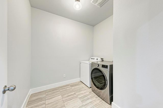 189 Tailwind DR, Kyle, TX 78640