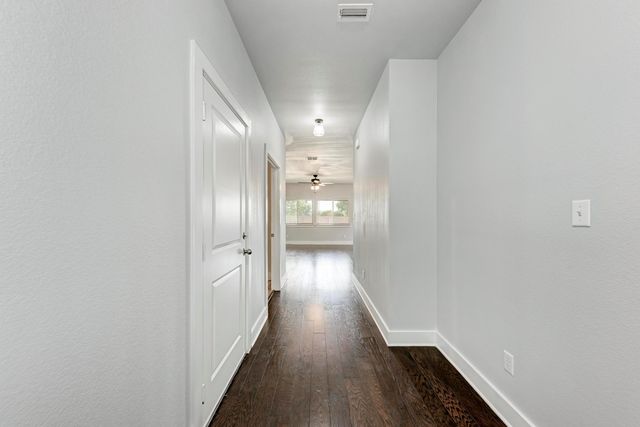 189 Tailwind DR, Kyle, TX 78640