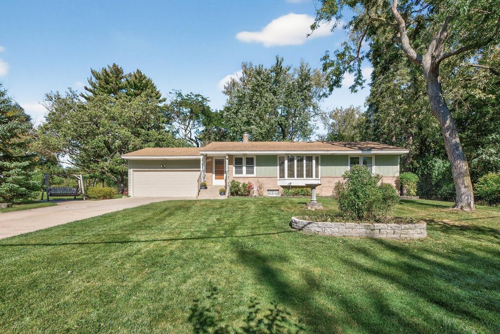 3001 Woodale Drive, Mounds View, MN 55112