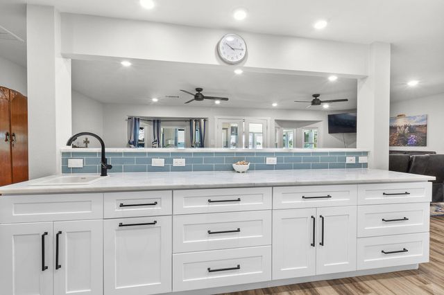208 Iris Lane LN, Buchanan Dam, TX 78609