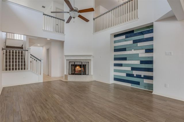 445 Venture BLVD S, Point Venture, TX 78645
