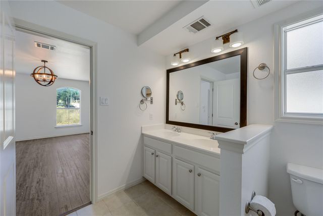 445 Venture BLVD S, Point Venture, TX 78645