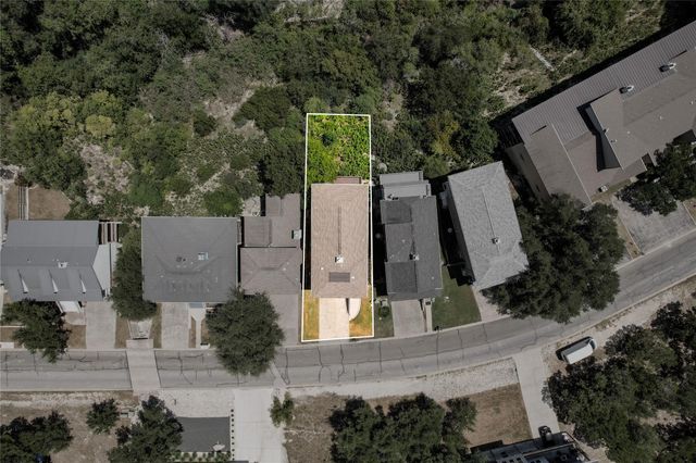 445 Venture BLVD S, Point Venture, TX 78645