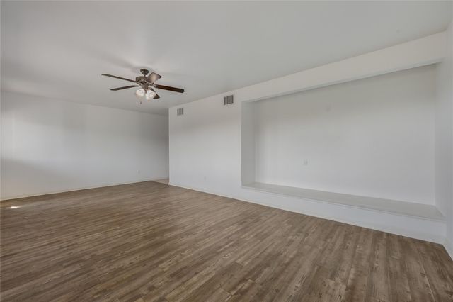 445 Venture BLVD S, Point Venture, TX 78645