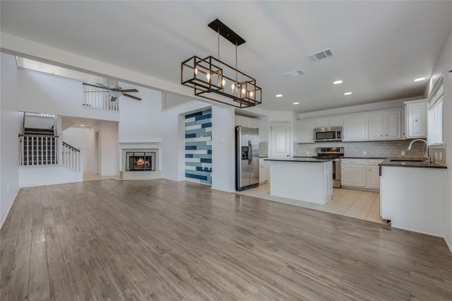 445 Venture BLVD S, Point Venture, TX 78645