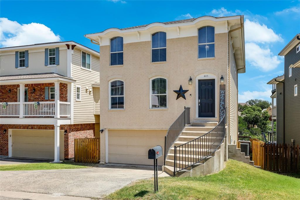 445 Venture BLVD S, Point Venture, TX 78645