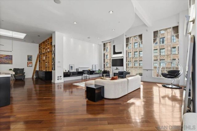 950 6Th Ave 432, San Diego, CA 92101